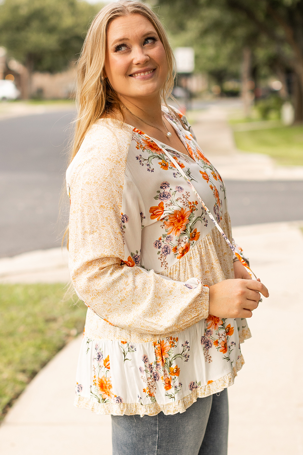 White Plus Size Floral Print V Neck Puff Sleeve Blouse White Plus Size Floral Print V Neck Puff Sleeve Blouse - Image 3
